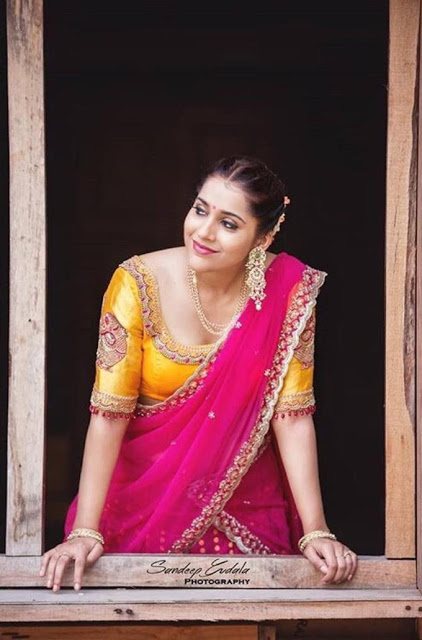 TV Anchor Rashmi Gautam Stills In Pink Lehenga Choli 14